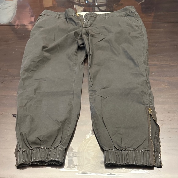 Converse Women's Dark Gray Capris with Zipper Detail - Picture 1 of 6